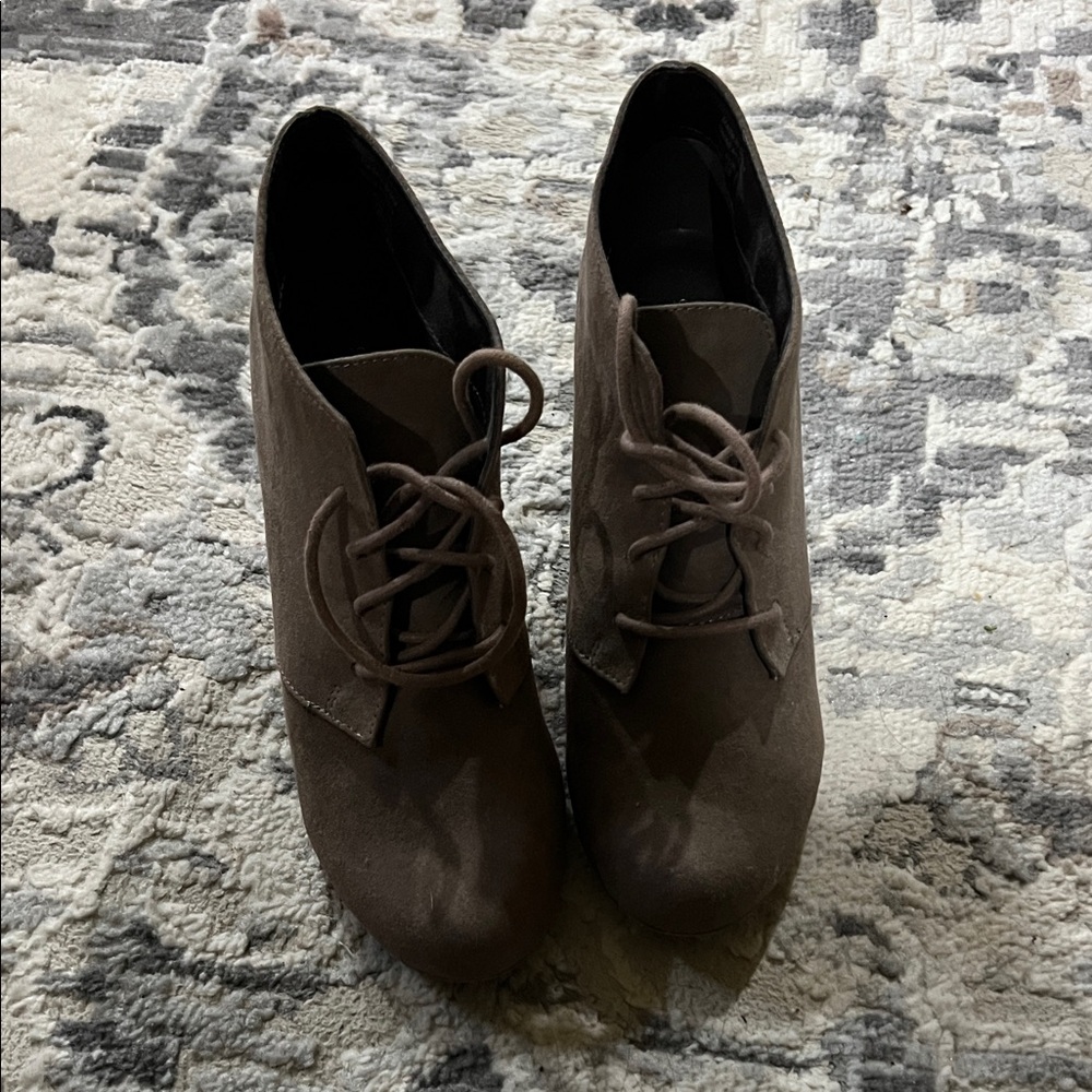 Like NEW Elegant Brown Women's Booties